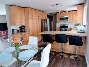 6 Bedroom Vacation House Close to Southgate Mall Welcomes You